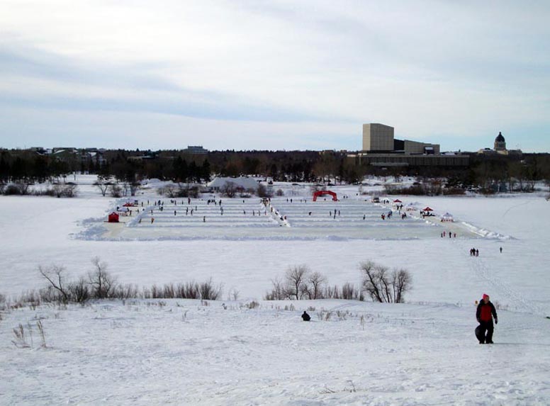 110212_04_prairie_hockey_wascana_lake