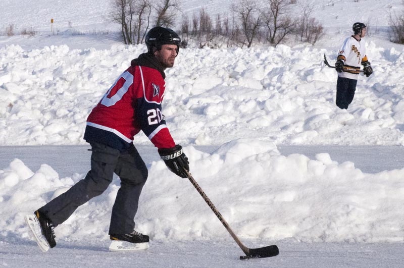 110212_07_prairie_hockey_wascana_lake