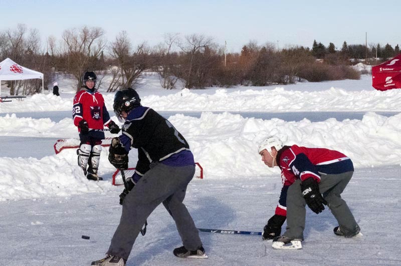 110212_09_prairie_hockey_wascana_lake