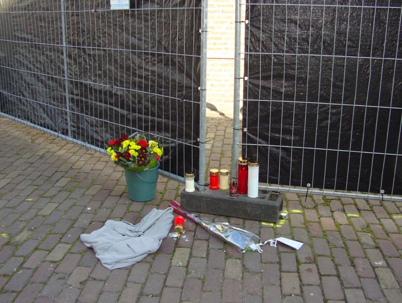 111003_001_baarlo_memorial_after_accident