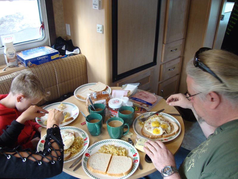 110503_009_breakfast
