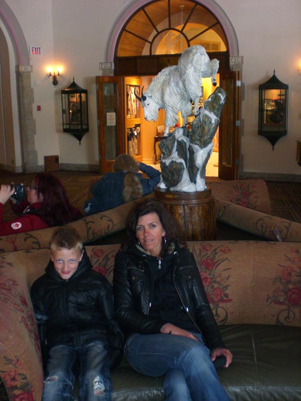 110503_137e_lakelouise