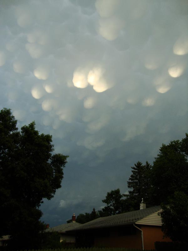120626_007_storm_mammatusclouds