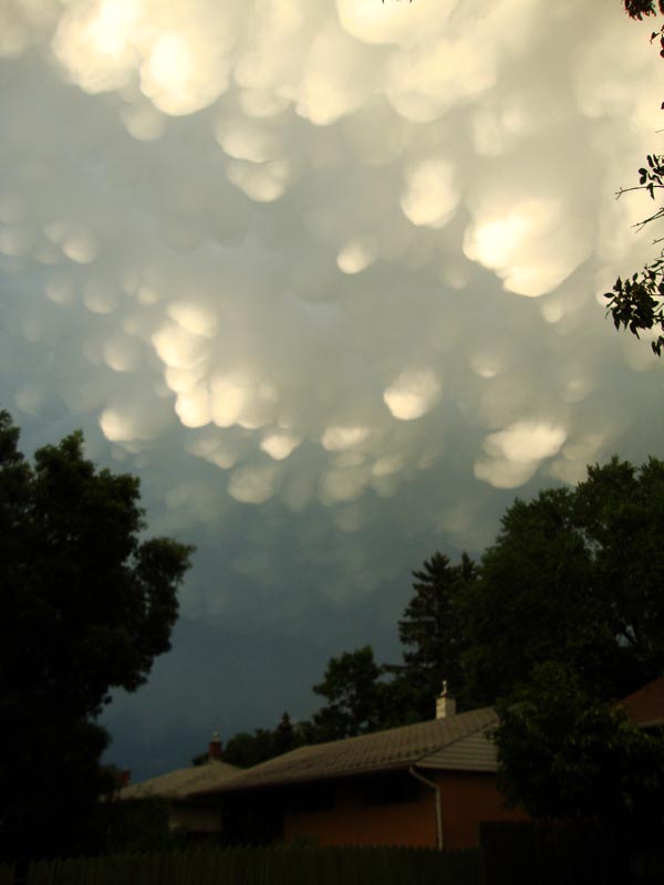 120626_009_storm_mammatusclouds