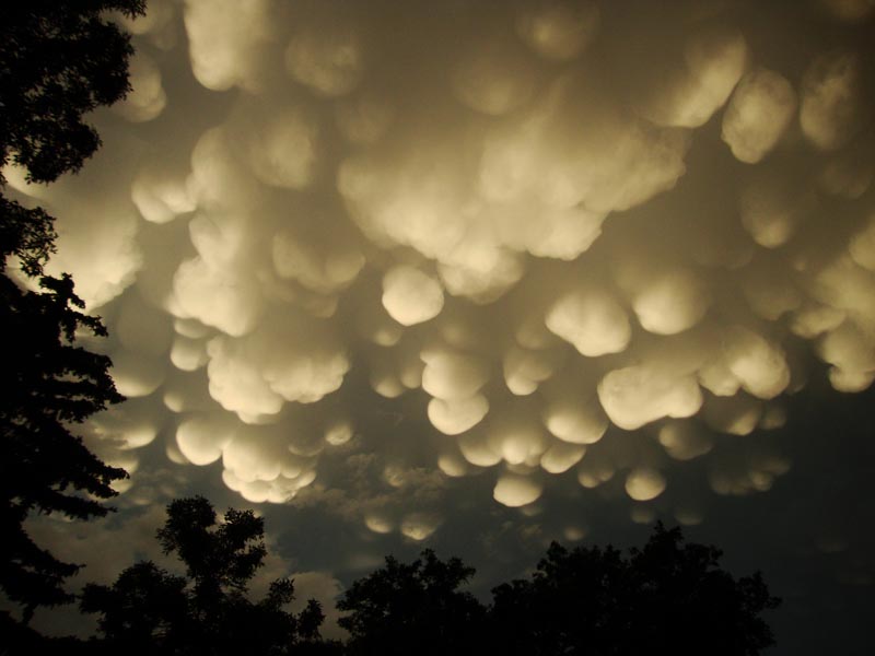 120626_012_storm_mammatusclouds