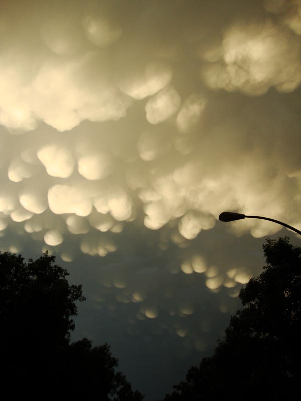 120626_013_storm_mammatusclouds