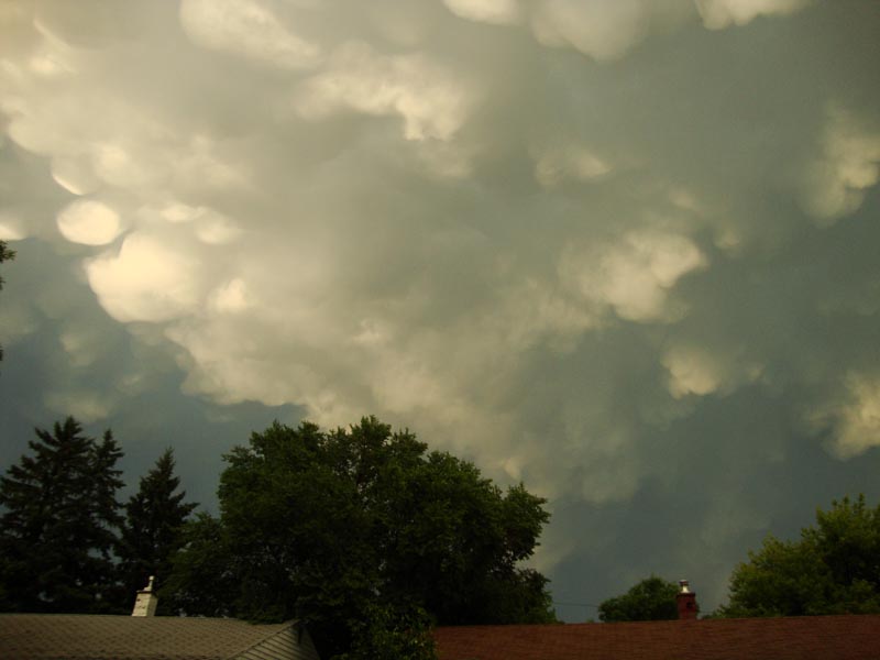 120626_014_storm_mammatusclouds