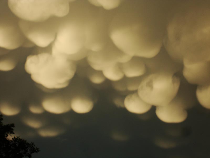 120626_015_storm_mammatusclouds