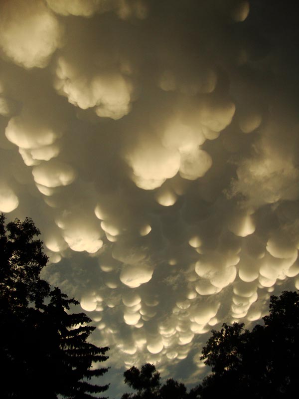120626_019_storm_mammatusclouds