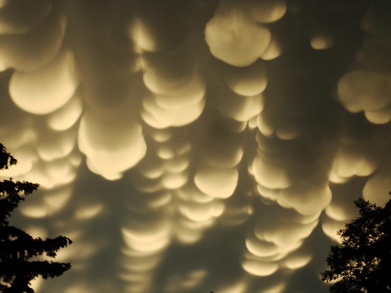 120626_020_storm_mammatusclouds