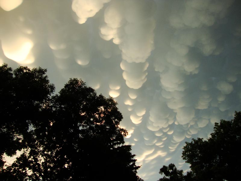 120626_021_storm_mammatusclouds