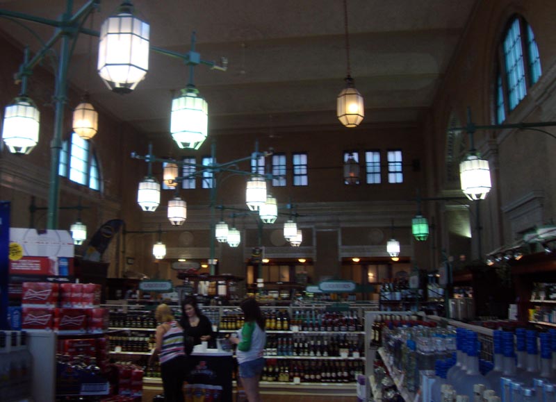 120921_013_moosejaw_liquorstore